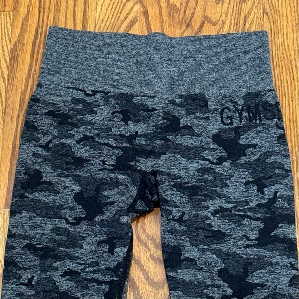 Gymshark Black/Gray Camouflage Capri Leggings. Small. - Picture 4 of 6